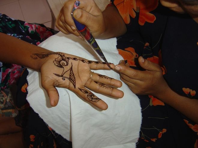 30 Beautiful Mehndi Designs For This Festive Season | Funzug.com